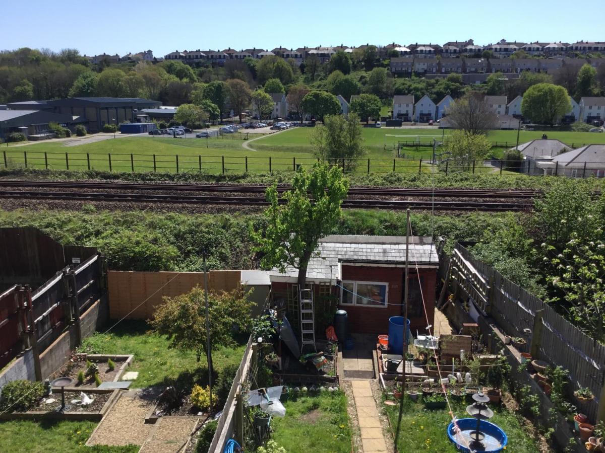 Apartment With Shared Garden And Basic Equipments Plymouth Exteriör bild